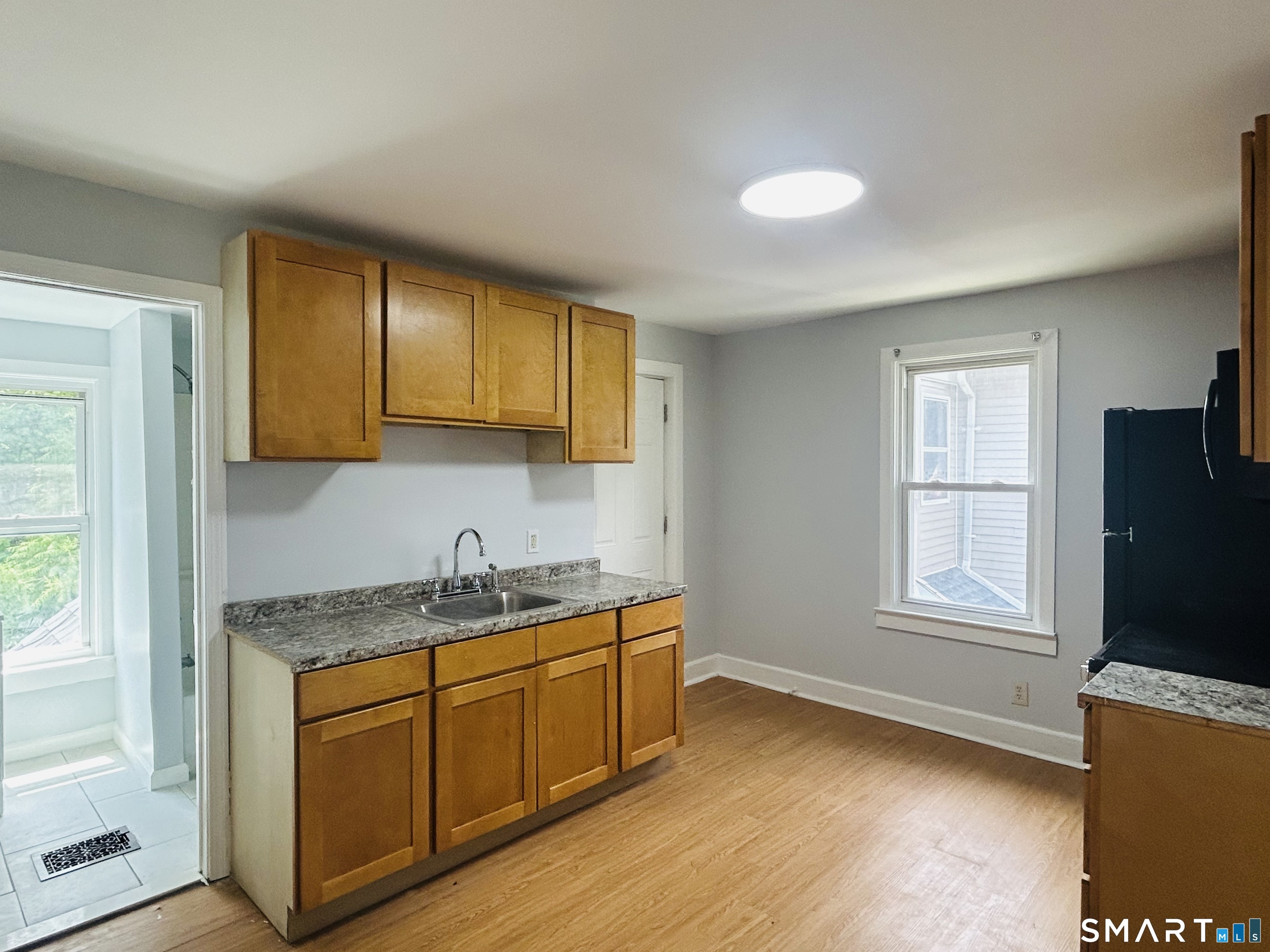 207 E Main St – photo 3