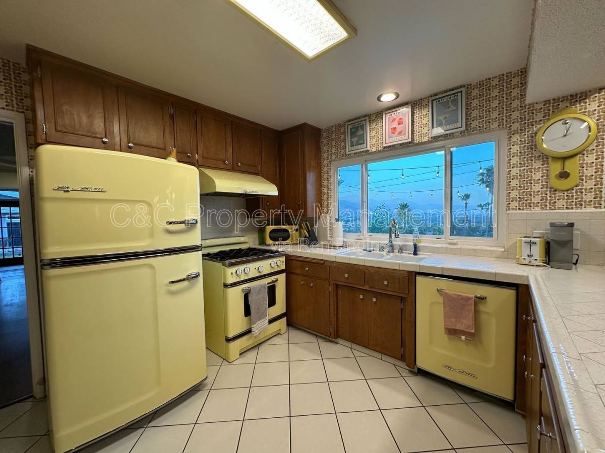 425 Edgerton Dr – photo 5