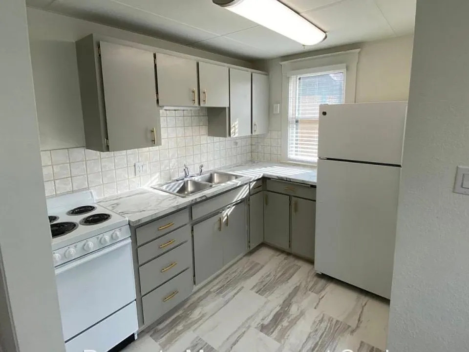 1715 W Pacific Ave – photo 3