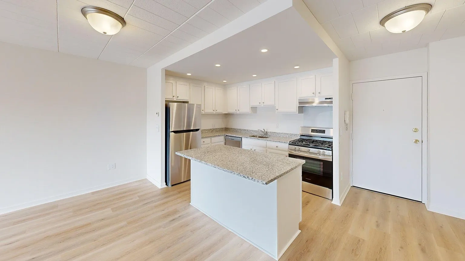 Claybourne Apartments – photo 1