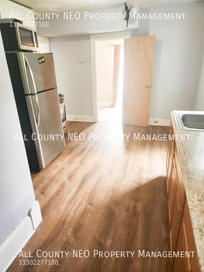 2044 W 44th St – photo 2