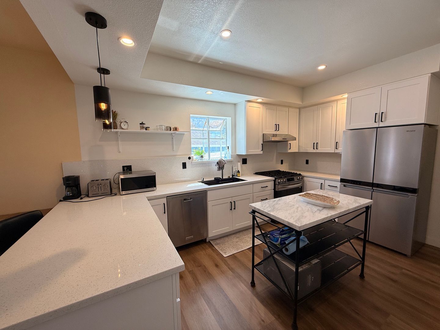 3625 Lyon Ave – photo 1