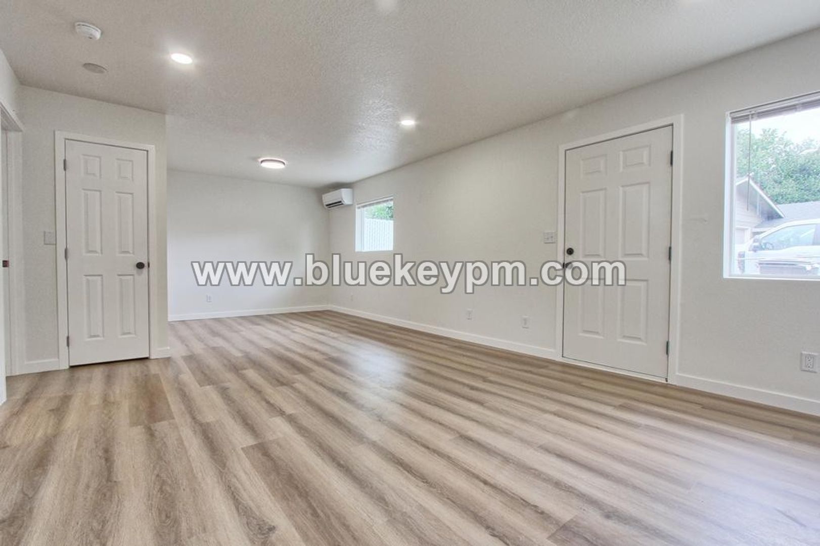 2907 Main St – photo 3