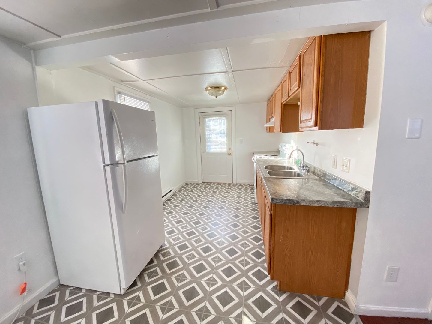 809 Kingsley St – photo 3