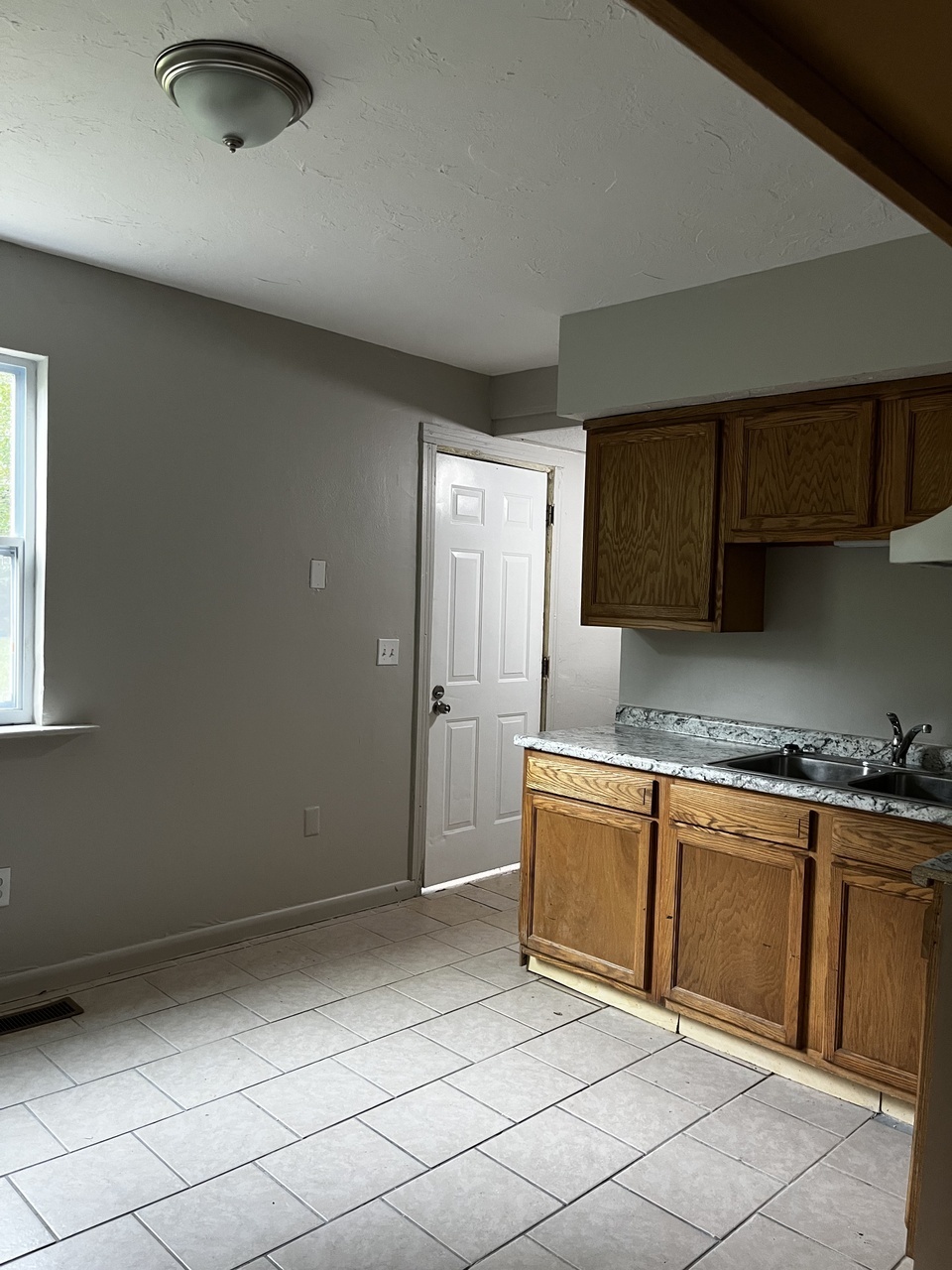 2206 W 23rd St – photo 5