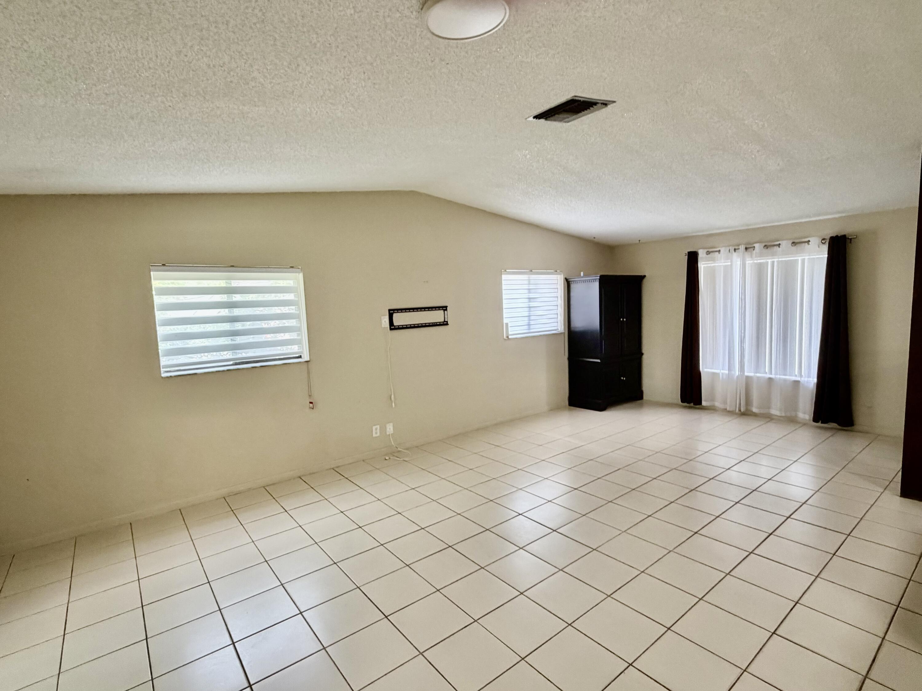 7714 SW 8th Ct – photo 4