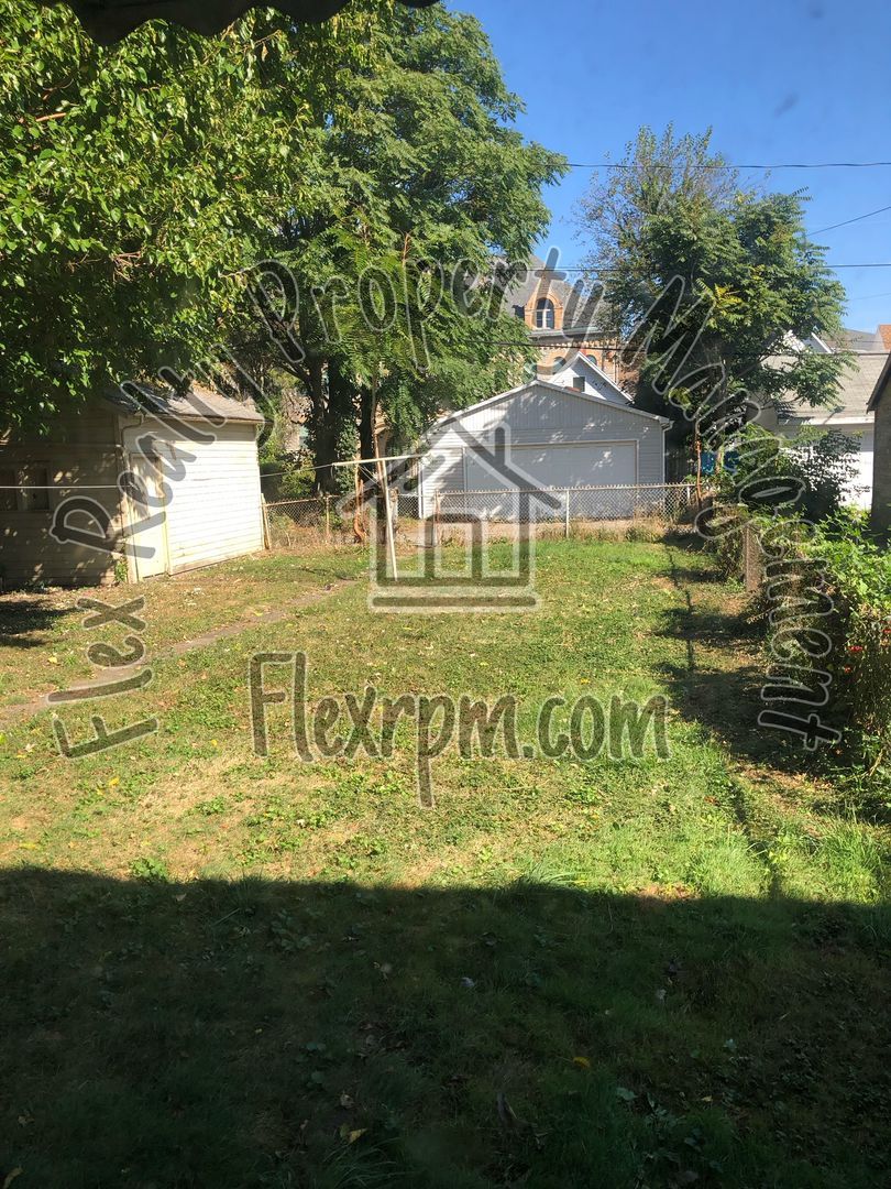 227 Everett St – photo 2