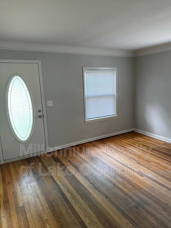 271 Dick Ave – photo 2