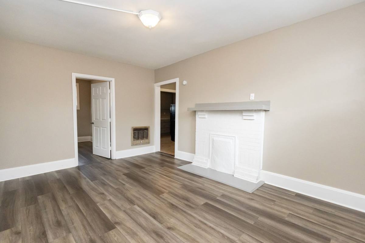 457 Roanoke Ave – photo 3