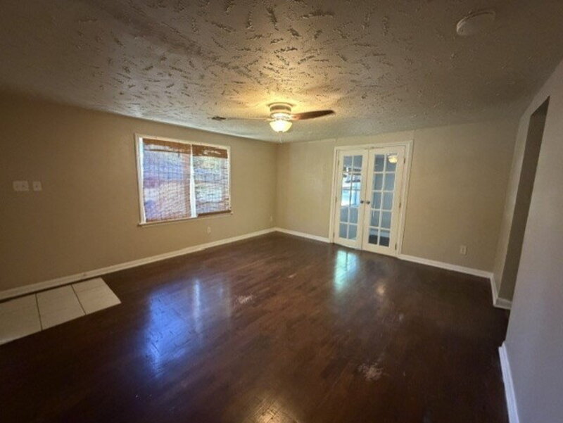 1439 S W Ave – photo 2
