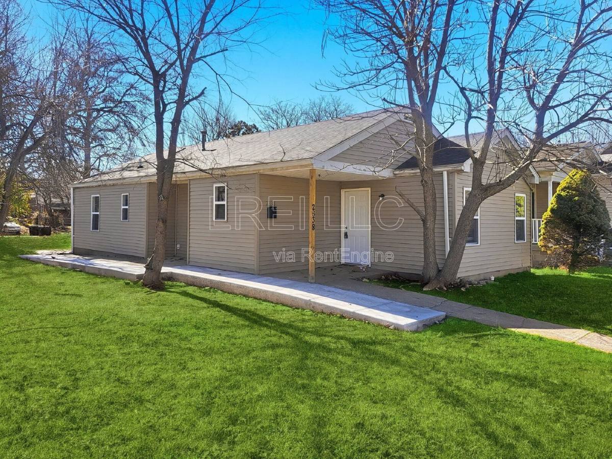 2338 W Madison St – photo 1