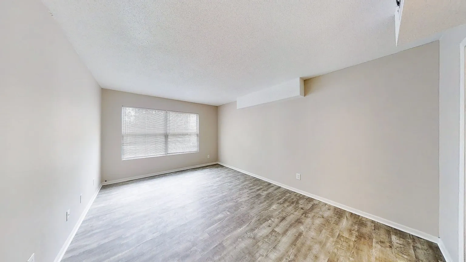 900 E Grand Ave – photo 5