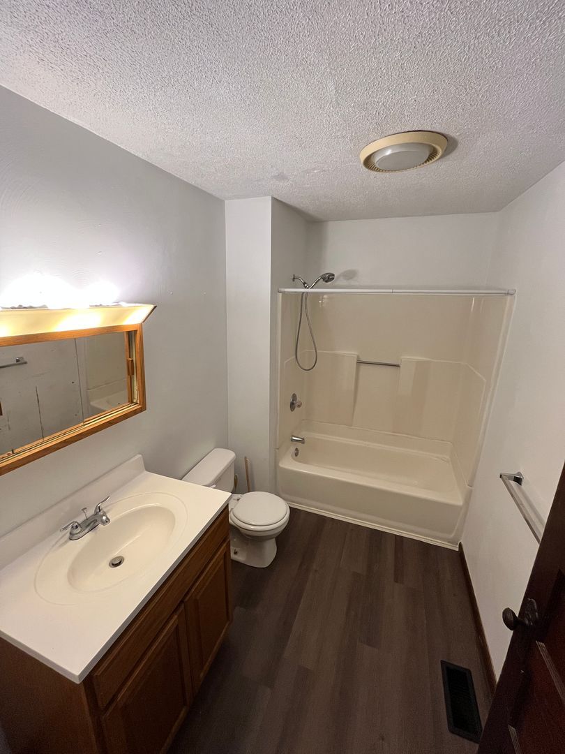 549 Pine St unit 1015 1/2 Catherine Street – photo 3