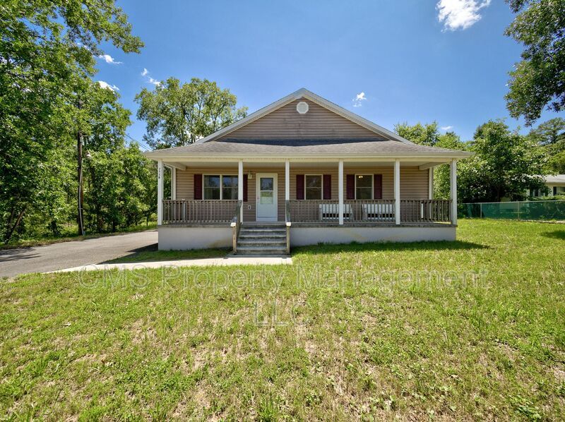 756 Lakehurst Rd unit B – photo 1