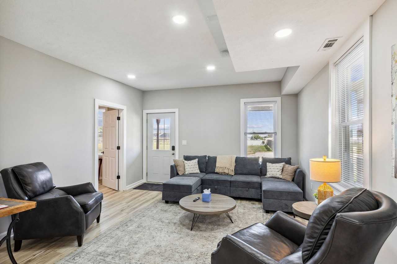 914 W Market St unit 1594014P – photo 3
