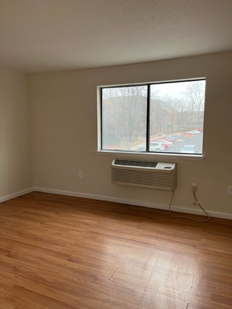 145 Whiting St unit Apt. 4 – photo 5