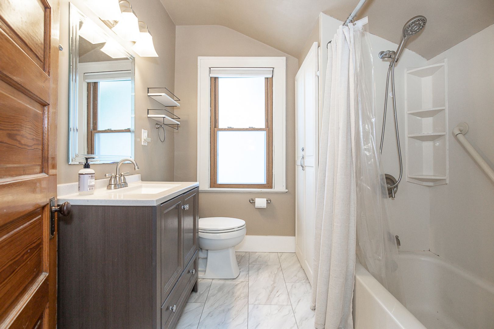 1487 Roycroft Ave – photo 5