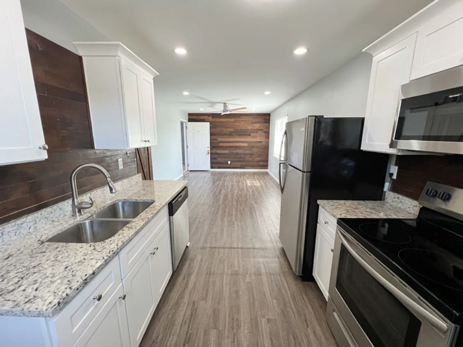 Avondale III Apartments – photo 3