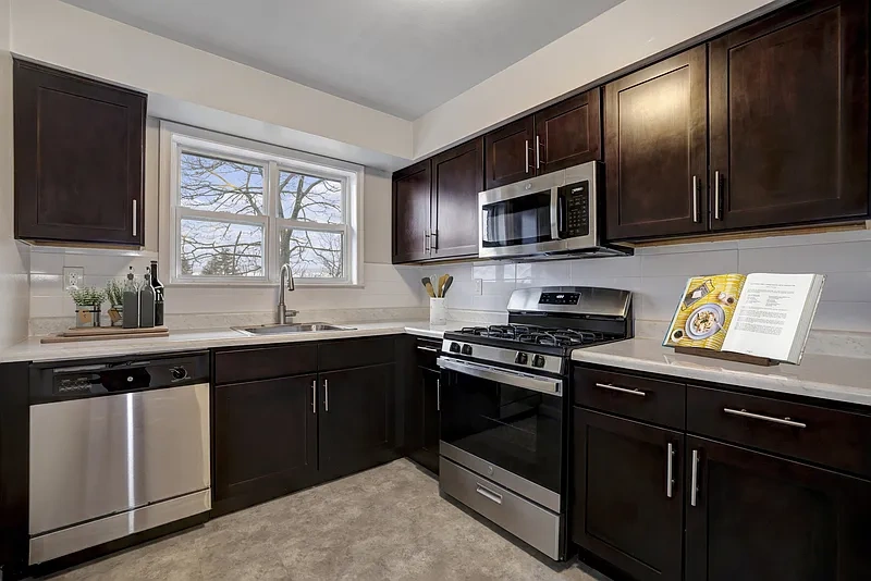 Westmount Village – photo 2