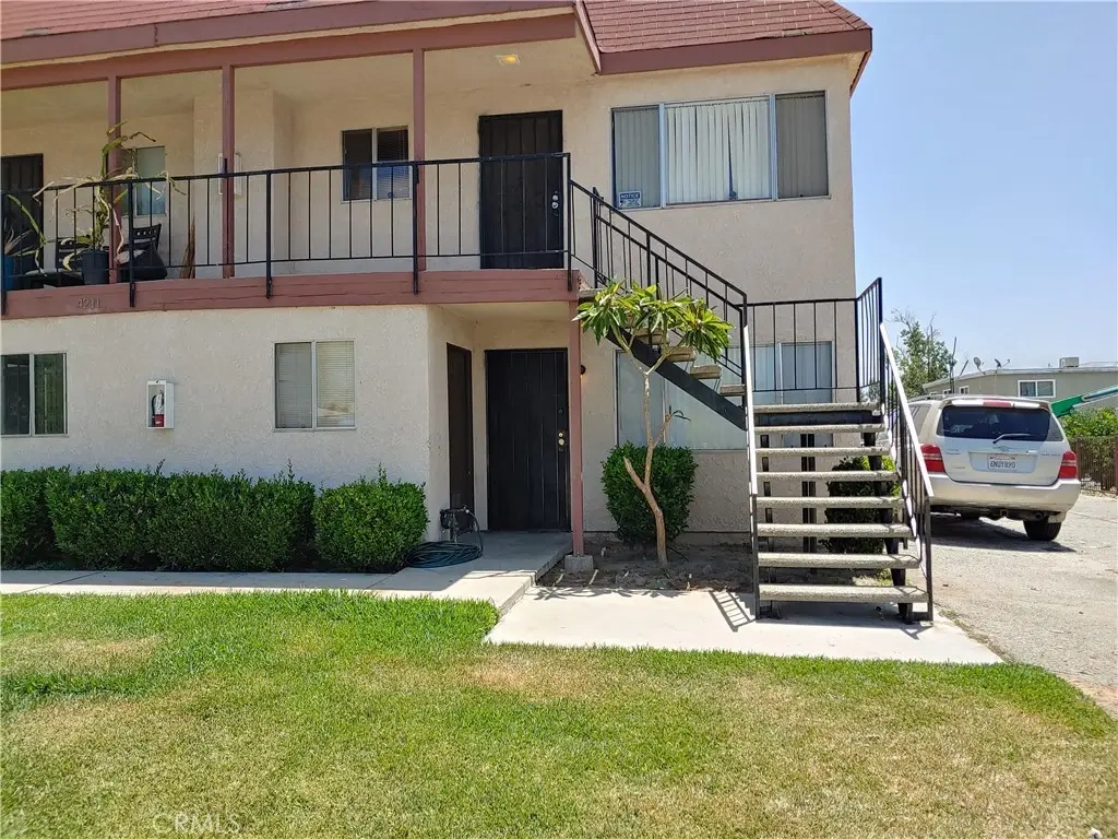 4211 N Mountain Dr – photo 1