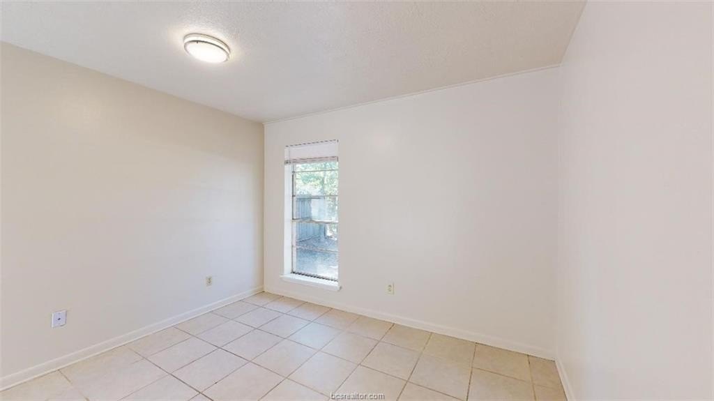 916 Navarro Dr – photo 4