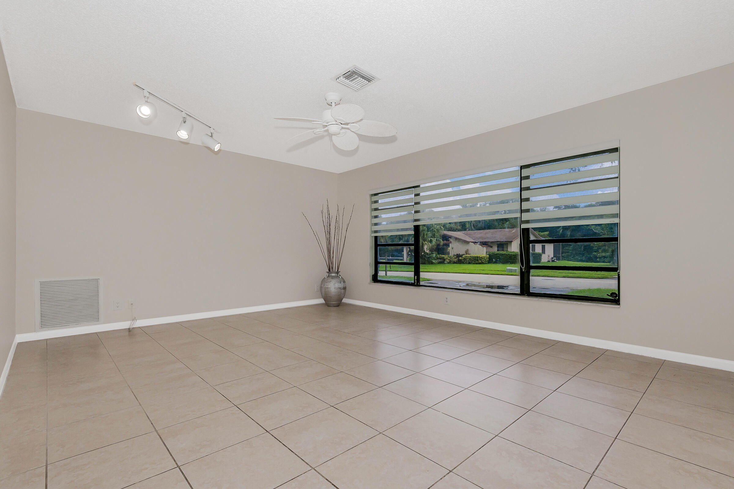2831 NW 51st Terrace – photo 4