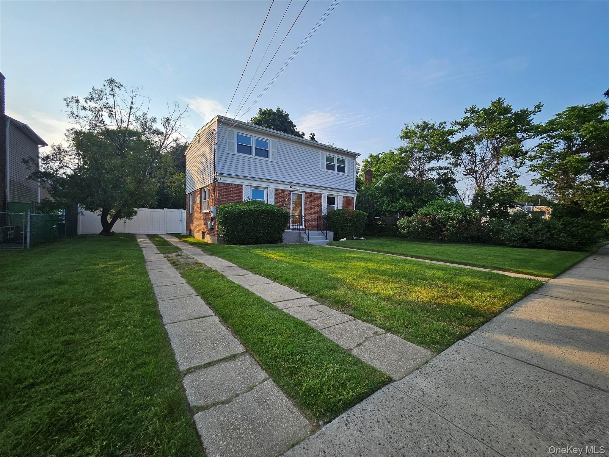 1571 Powers Ave – photo 2