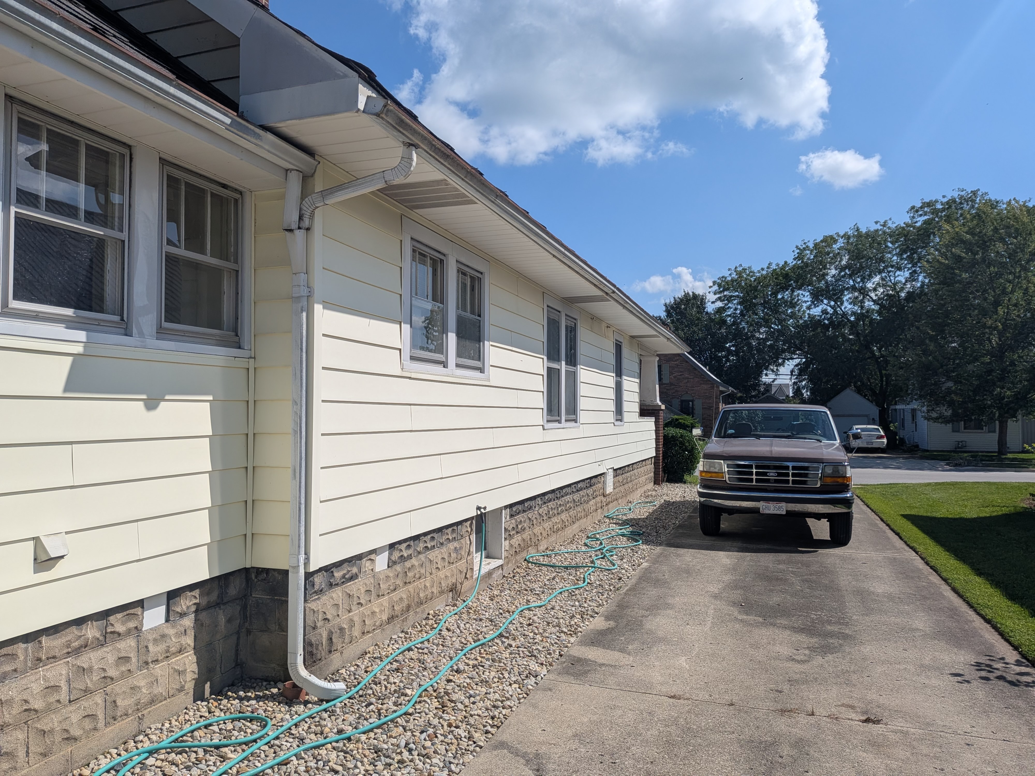 527 E Fulton St – photo 2