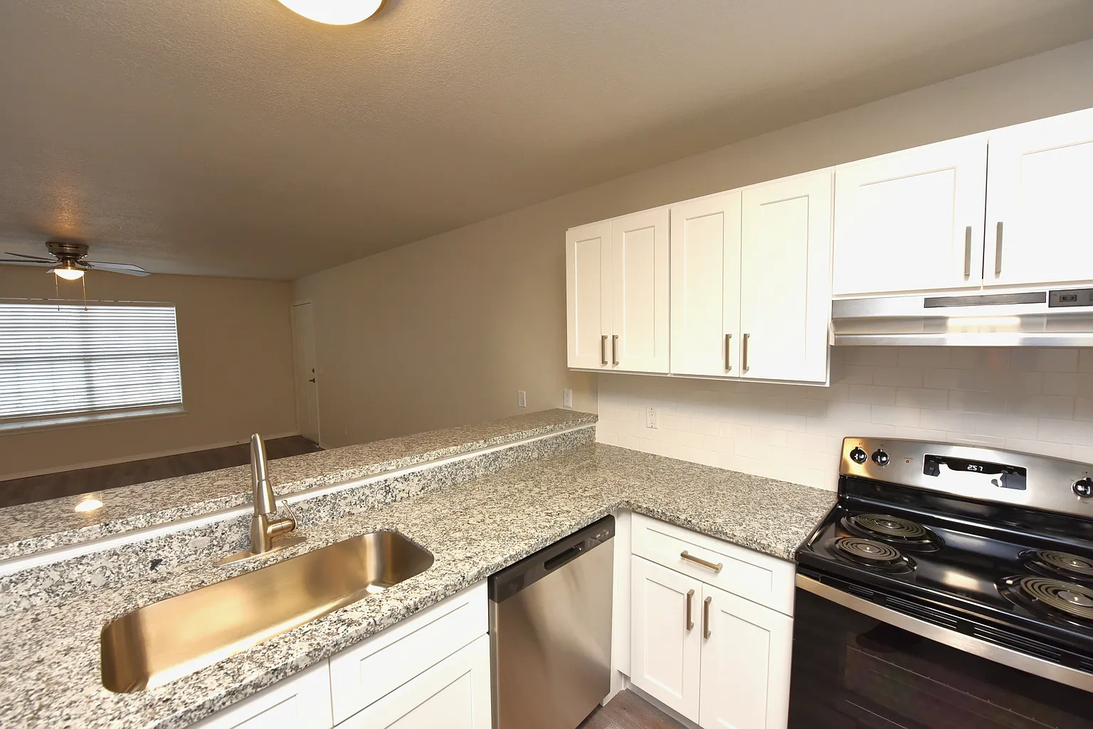 Keystone Crossing Apartment Homes – photo 4