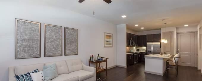 751 Yale St – photo 5