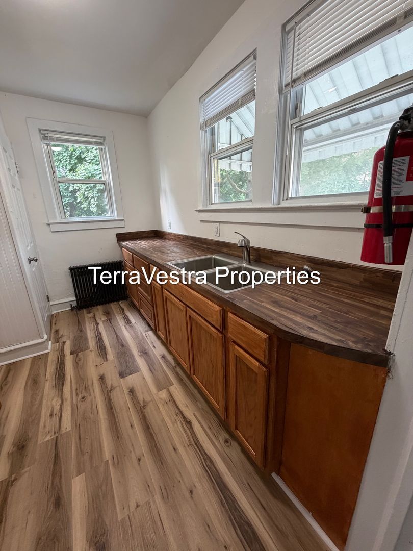 424 W Broad St unit First Floor – photo 1