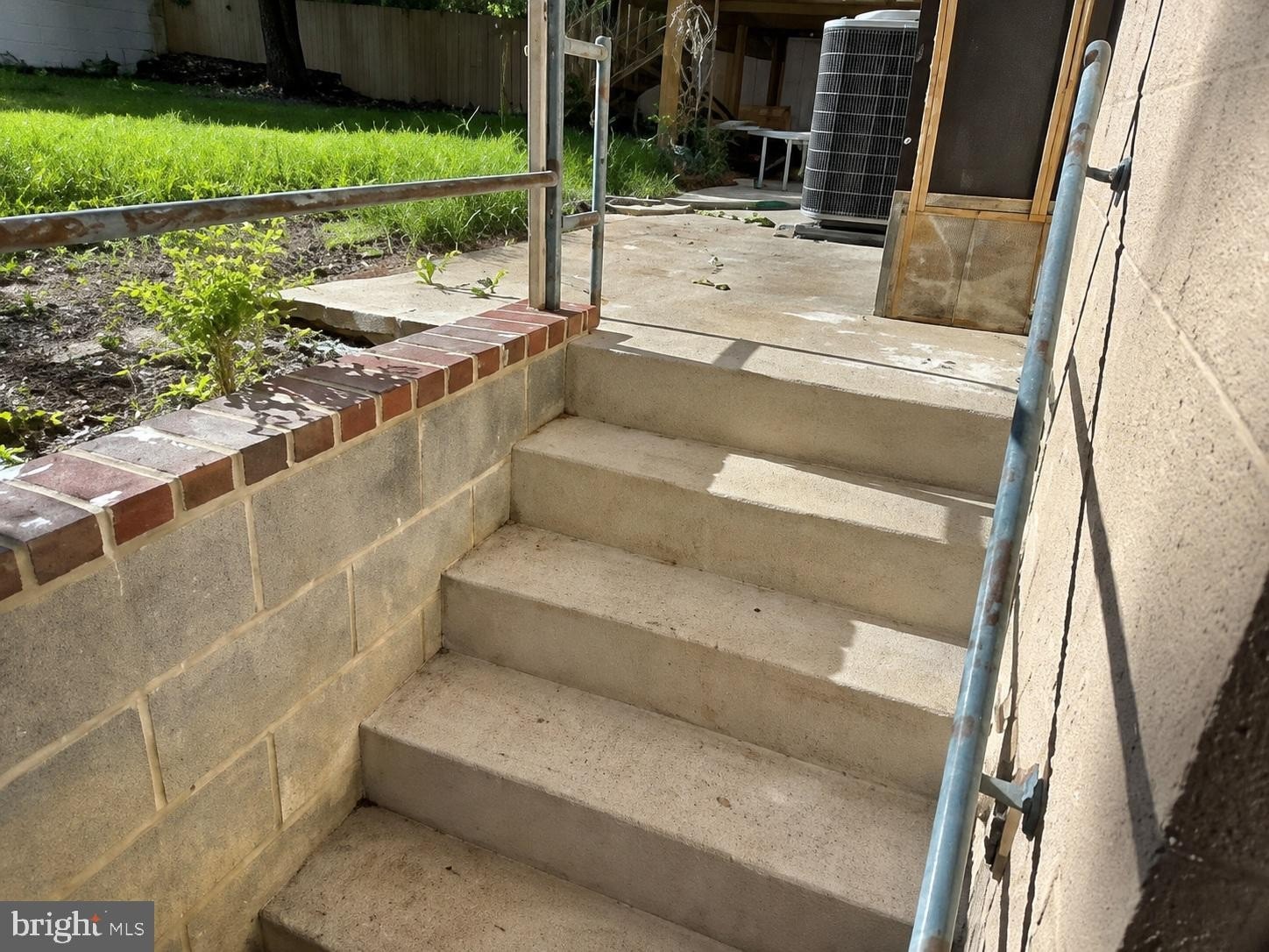 8018 Hammond St – photo 4