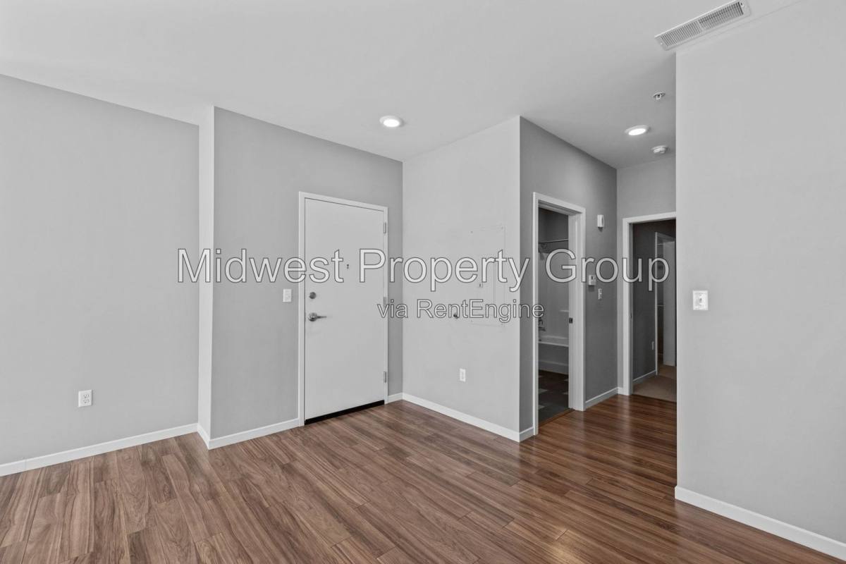 4100 Lindell Blvd unit 201 – photo 4