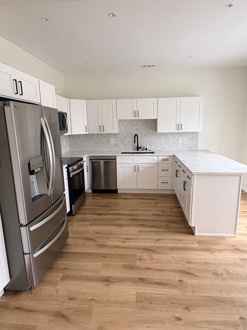 3250 Lorain Ave unit Upper – photo 3