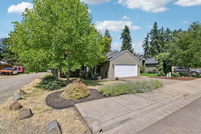 716 Warren St – photo 1