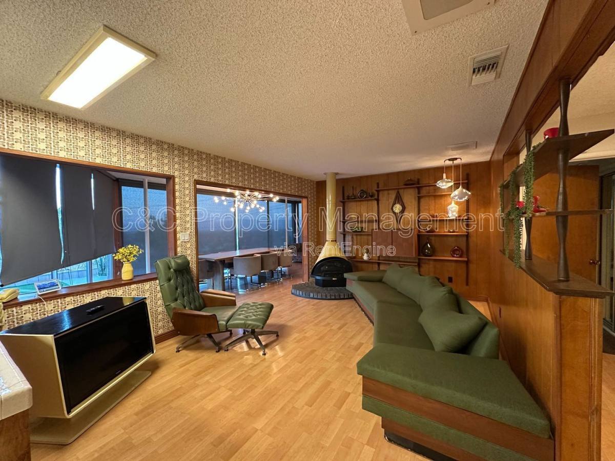 425 Edgerton Dr – photo 2