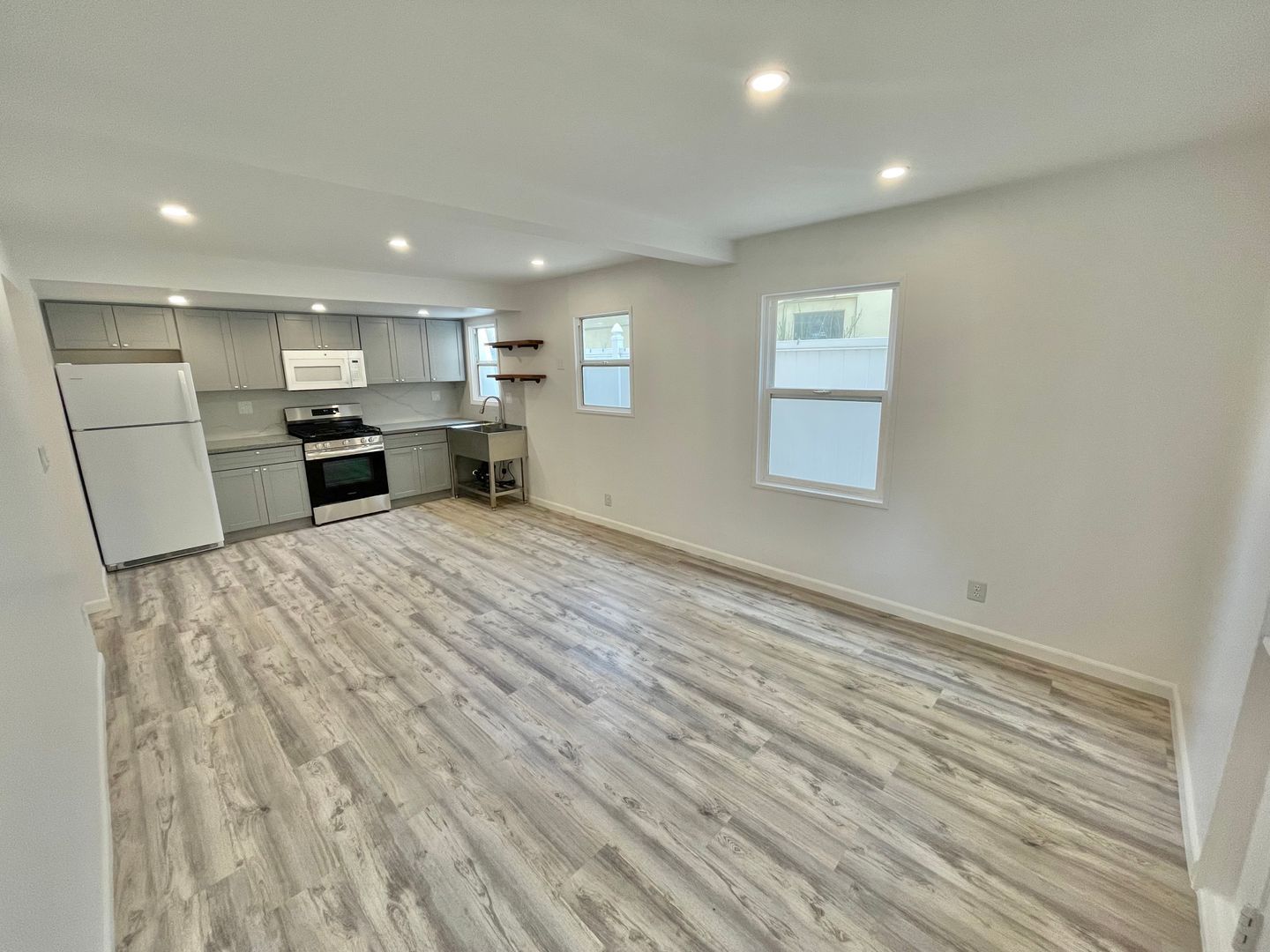 45 1/2 65th Pl unit 45 1/2 65th Pl - Apt A – photo 2