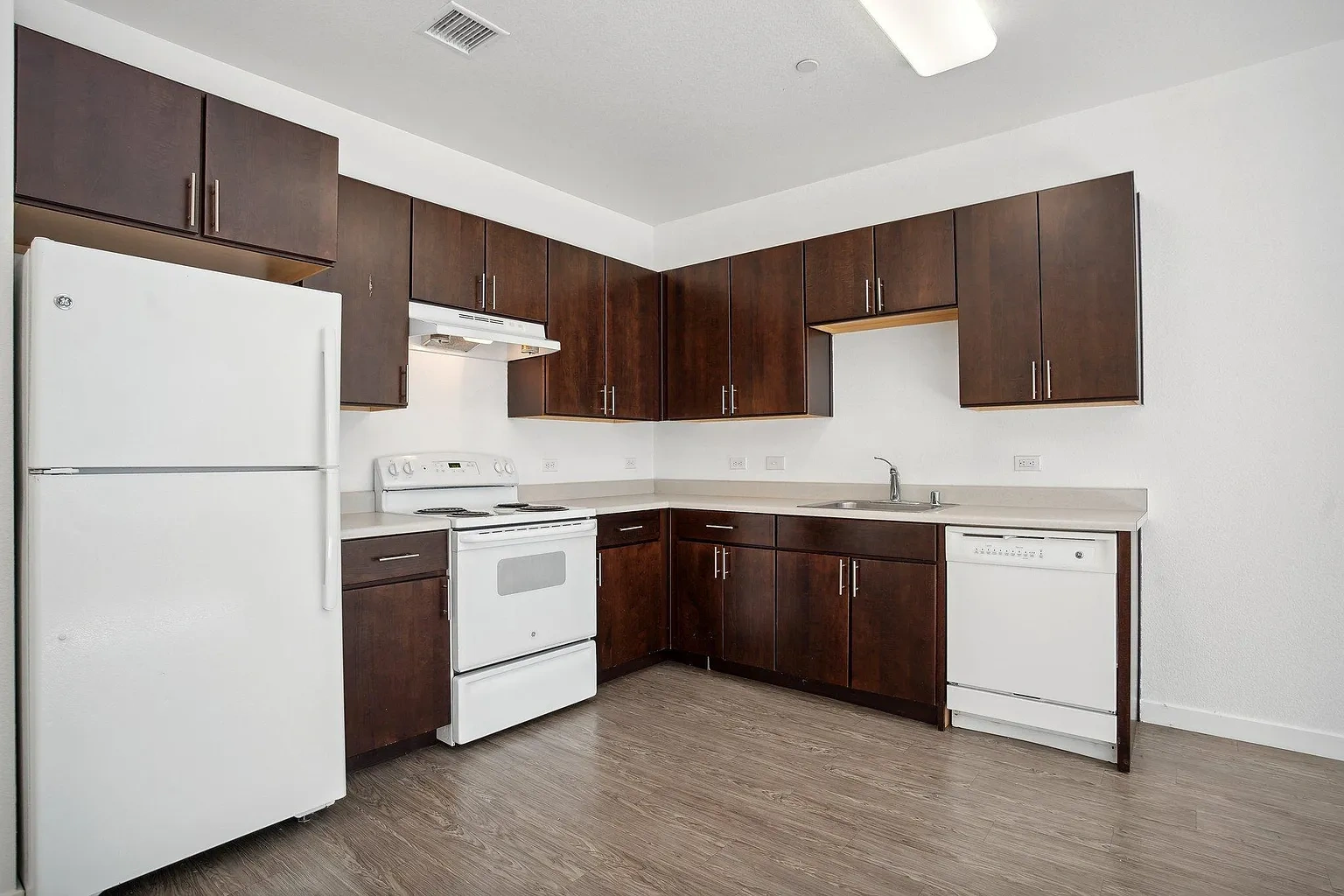 Oak Grove Apartments – photo 2