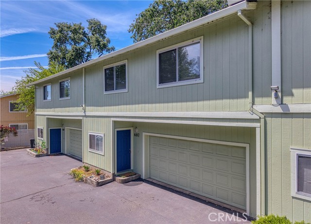 687 Armstrong St – photo 2