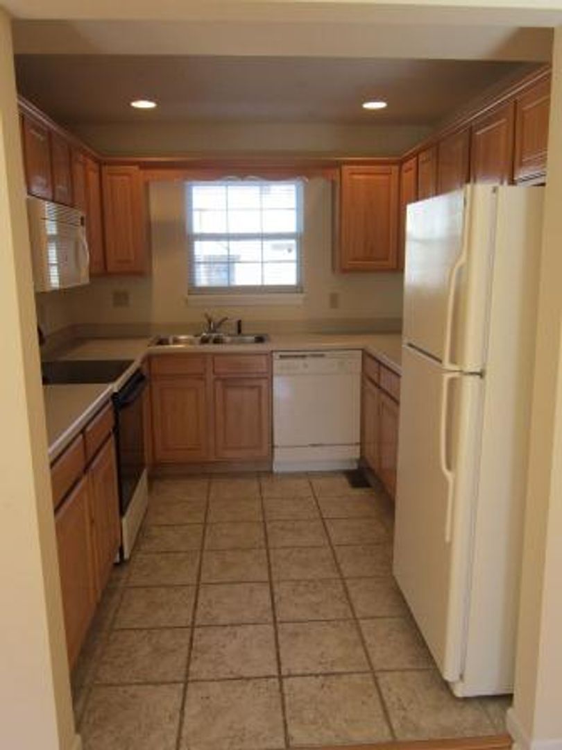 1051 Teaberry Ln – photo 5