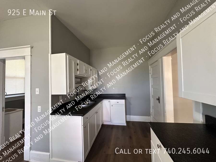 925 E Main St – photo 1