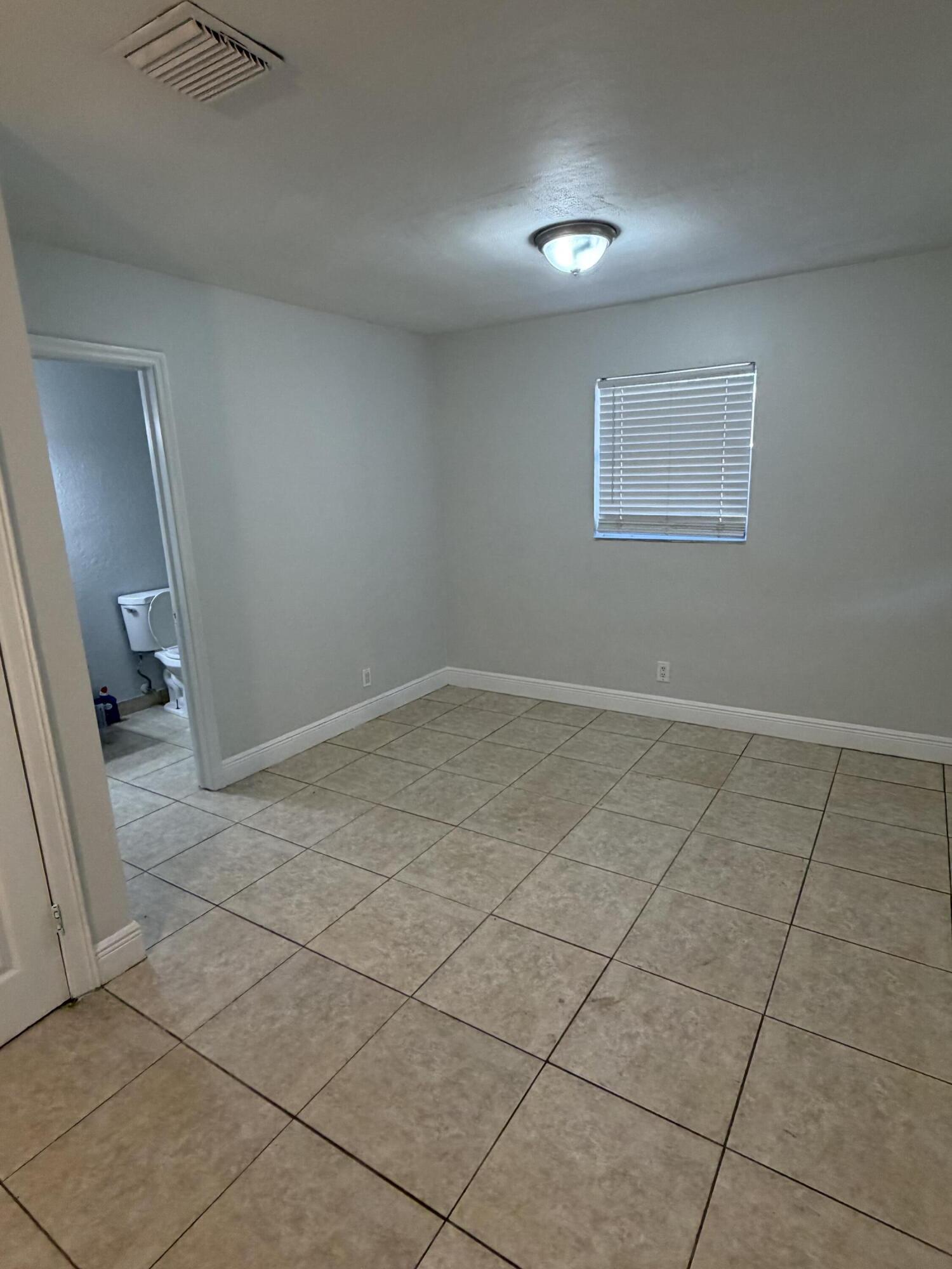 5572 SW 6th Ct – photo 3