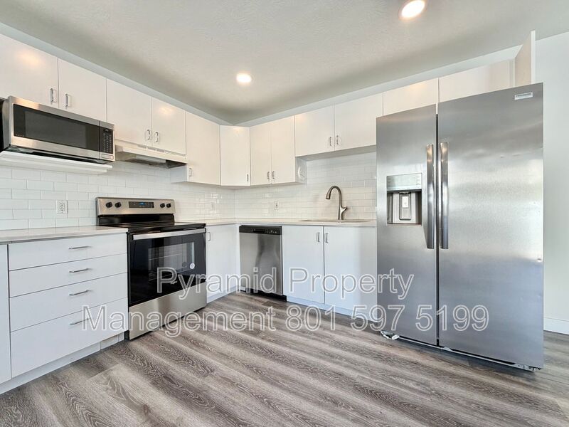 3178 S 945 E unit # B – photo 3