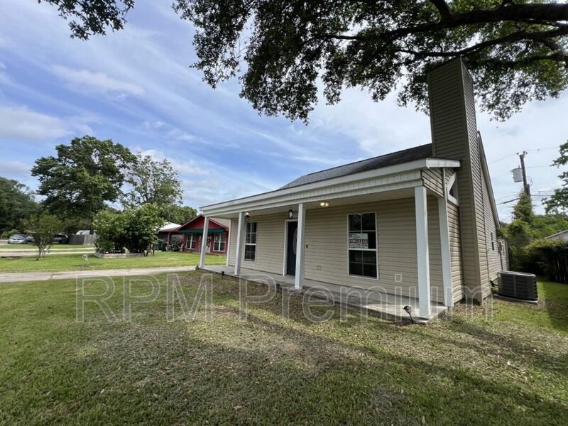 8725 Fairoaks St – photo 1