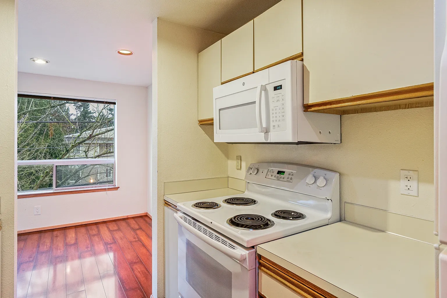 Stone Court Apartments – photo 2