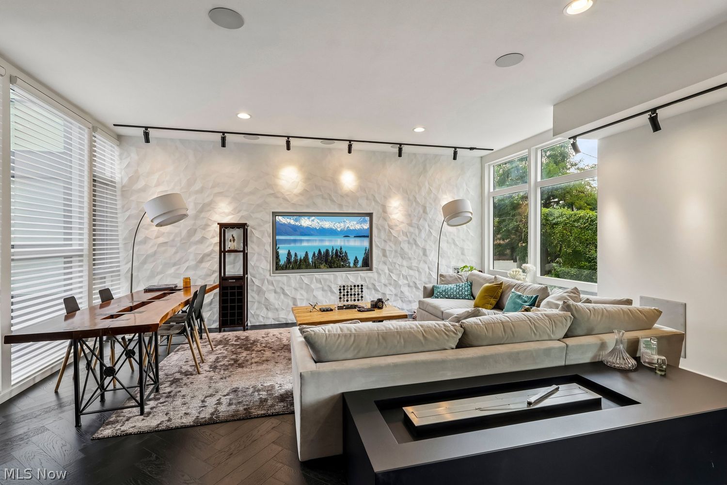 9525 Lake Ave – photo 2