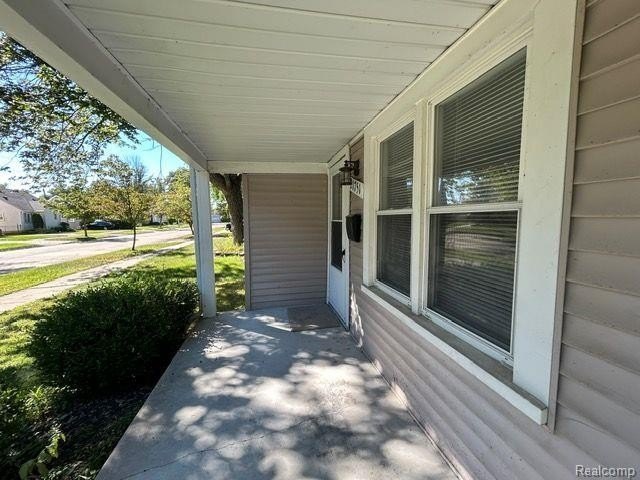 21751 Roslyn Rd – photo 3
