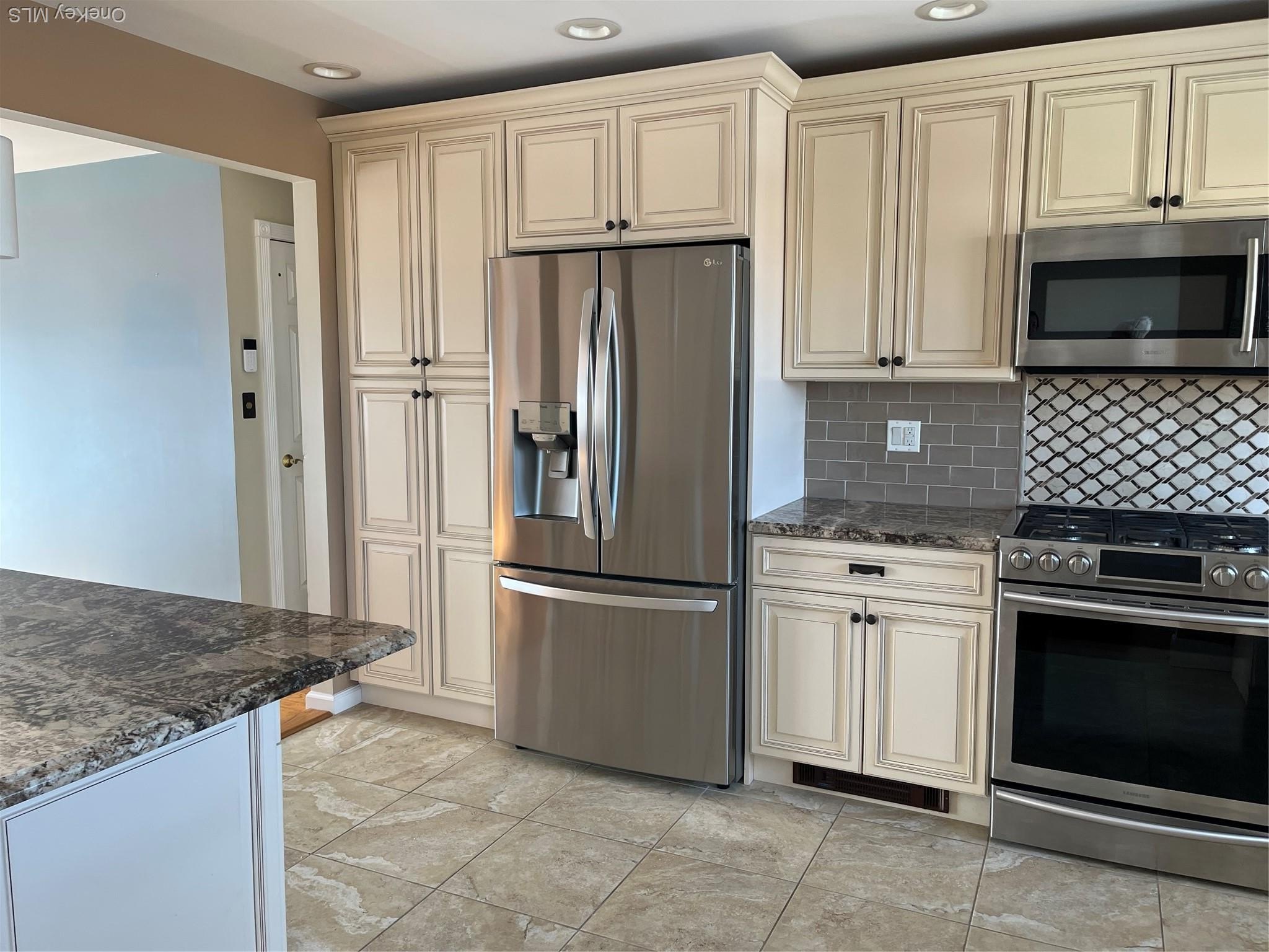 50 Florence Ave – photo 5