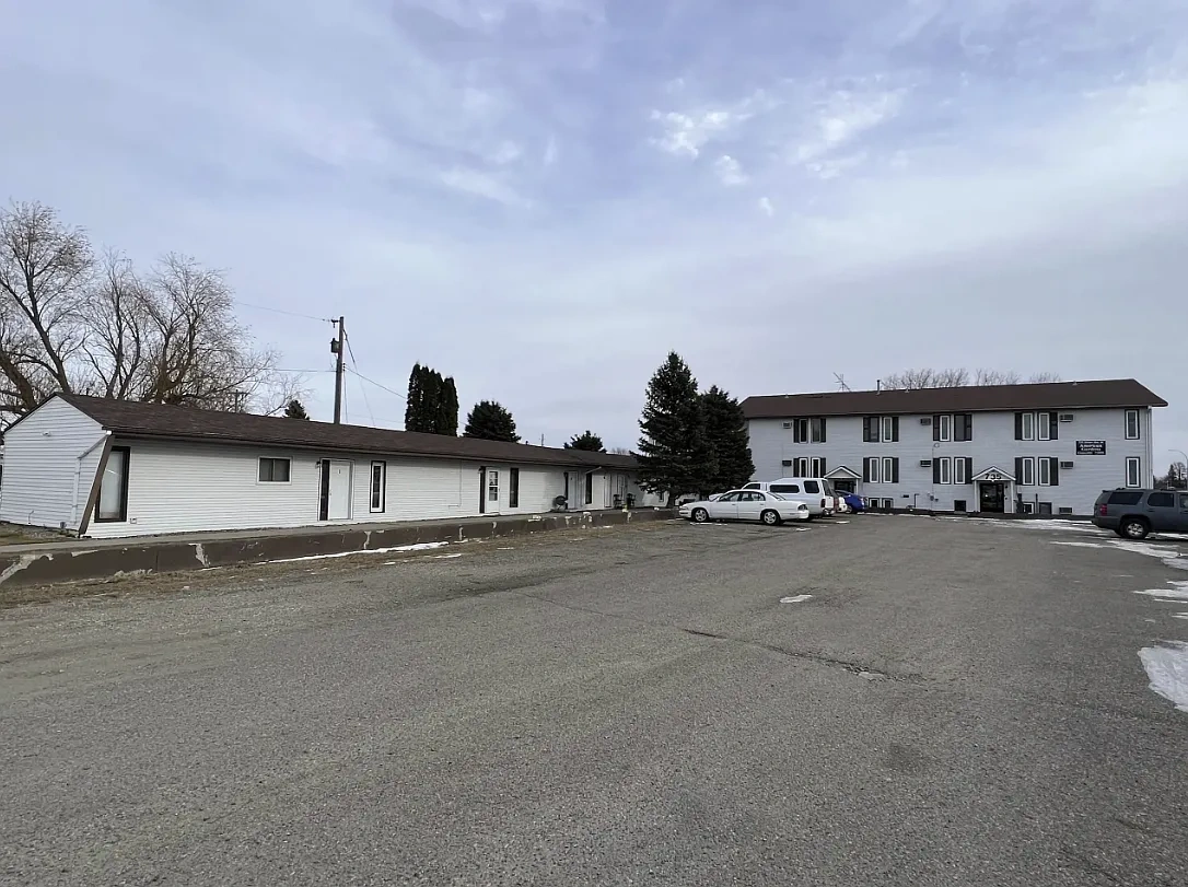 735 Center Avenue West – photo 4
