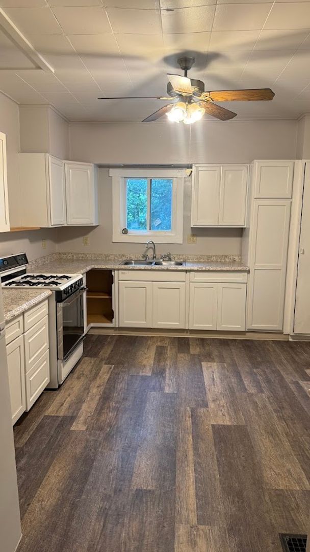 1012 Mt Jackson Rd – photo 2